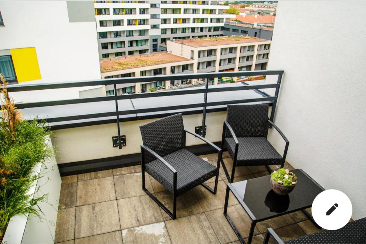 The Town Hall Residence -Welcome Home Apartment-Free Outdoor Parking-Ac Košice Eksteriør billede